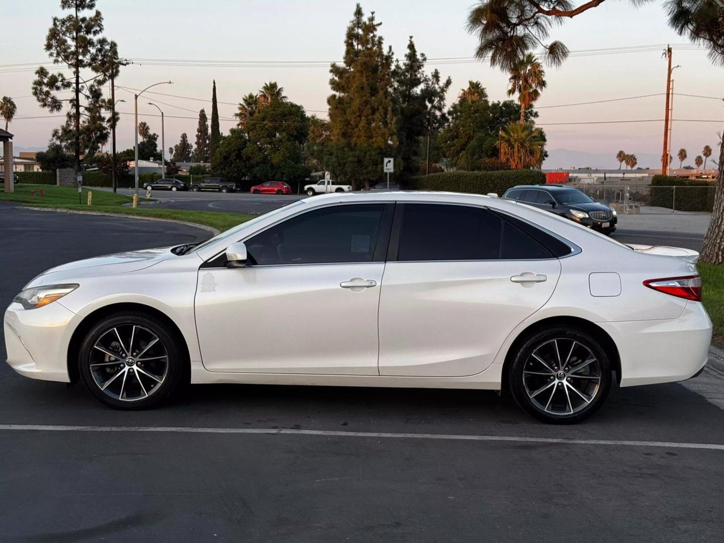 2015 Toyota Camry XSE photo 2