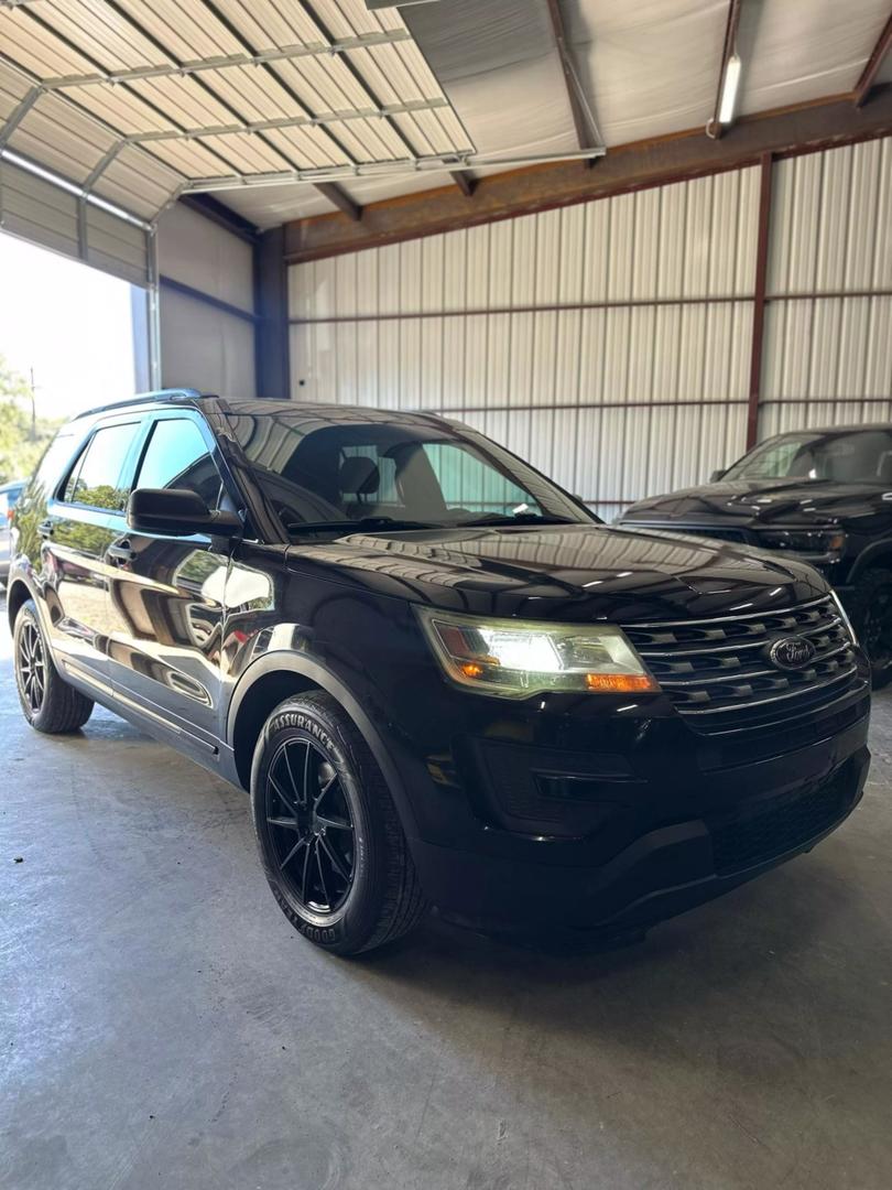 2016 Ford Explorer Base photo 2