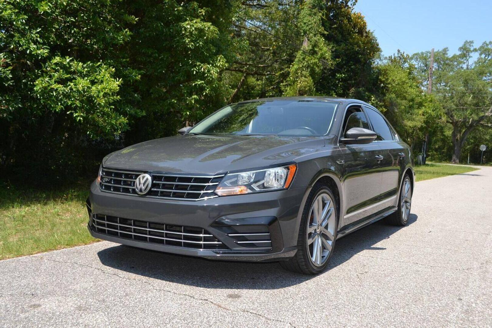 2017 Volkswagen Passat R-Line photo 6