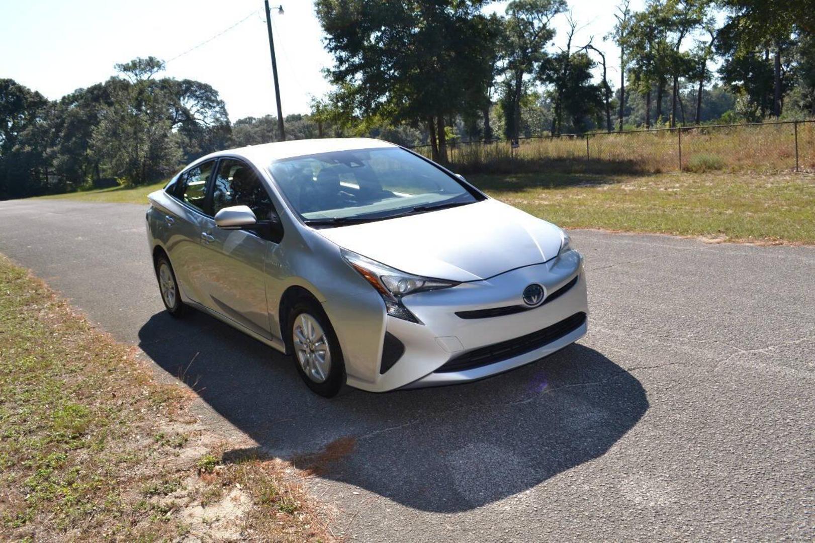 2018 Toyota Prius One photo 30