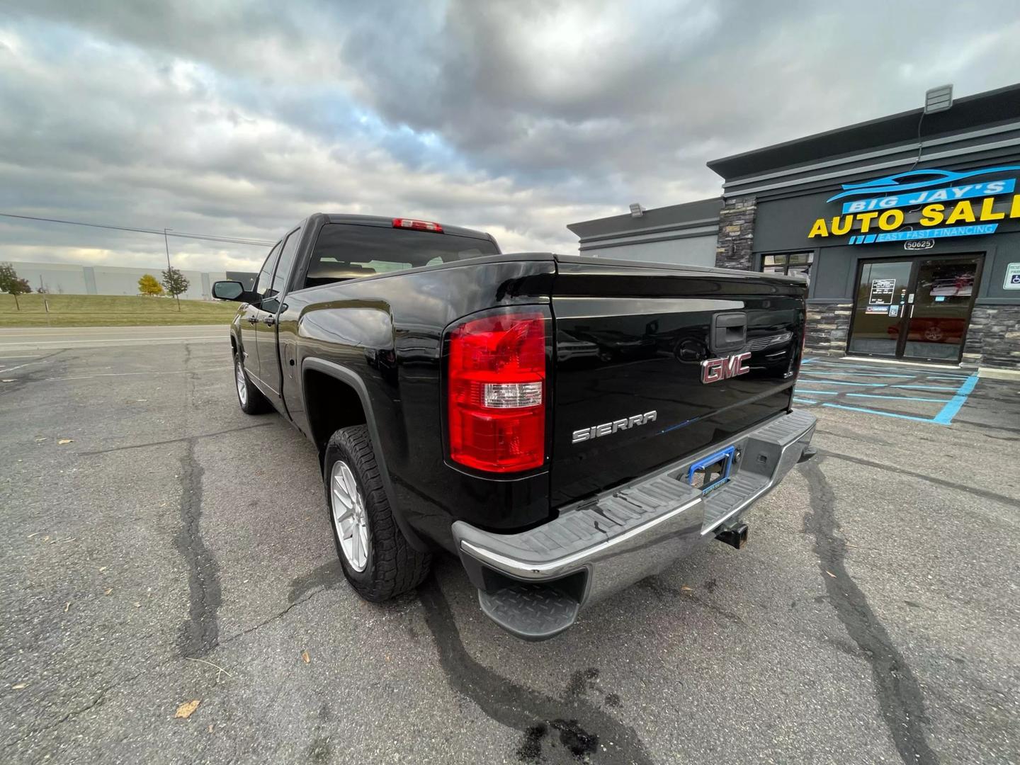 2018 GMC Sierra 1500 SLE photo 4