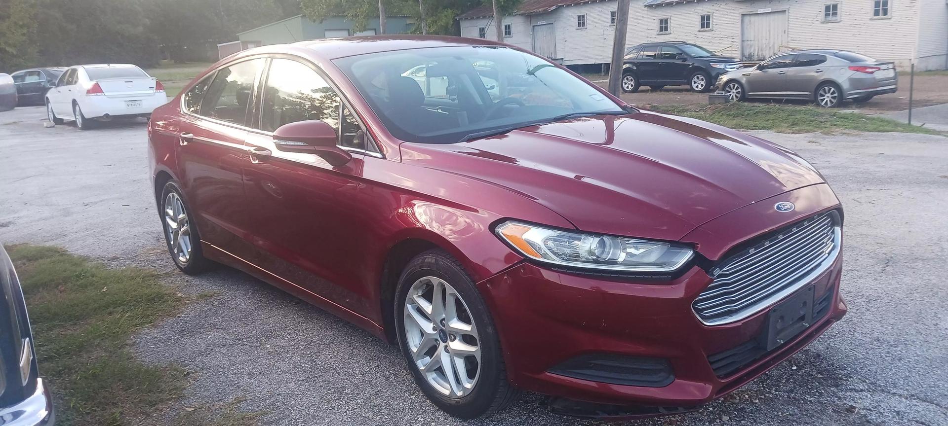 2014 Ford Fusion SE photo 2