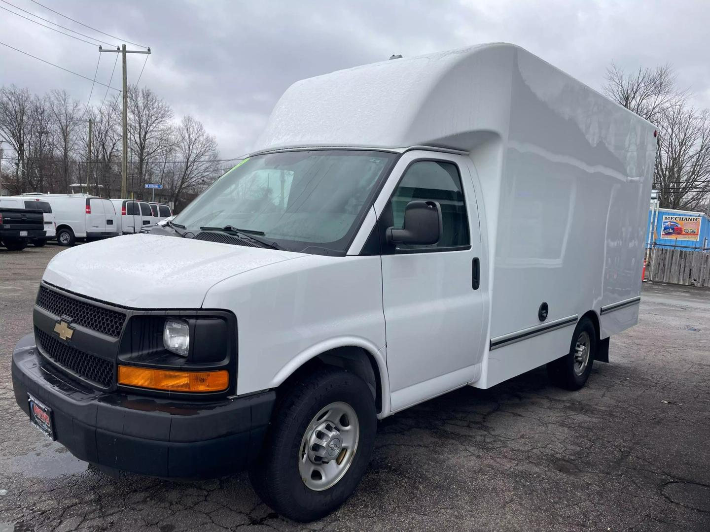 2018 Chevrolet Express Cutaway Base photo 6