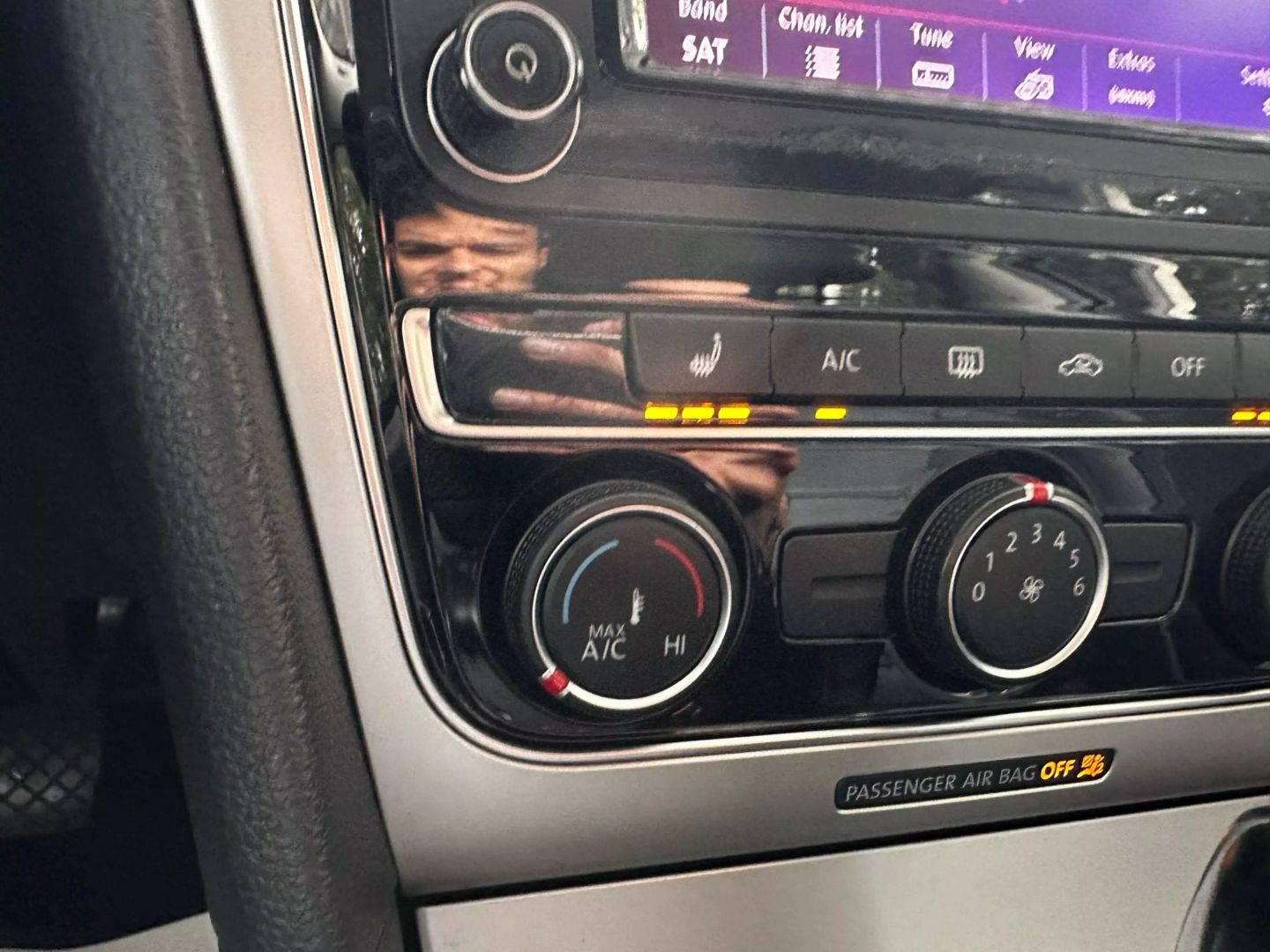2019 Volkswagen Passat - Image 29