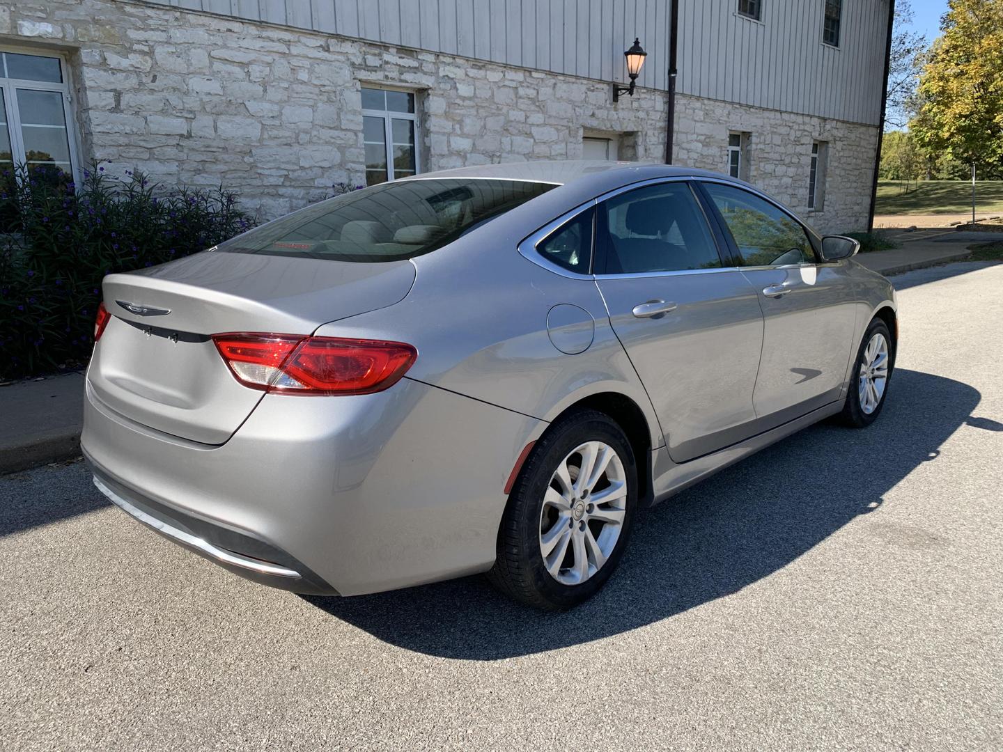 2015 Chrysler 200 Limited photo 7