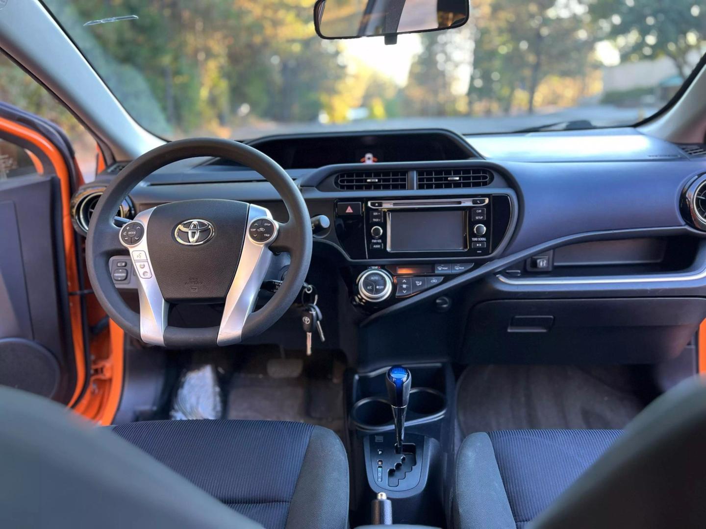 2015 Toyota Prius c One photo 17