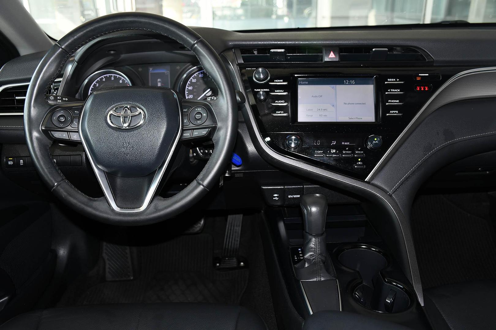 2018 Toyota Camry SE photo 28