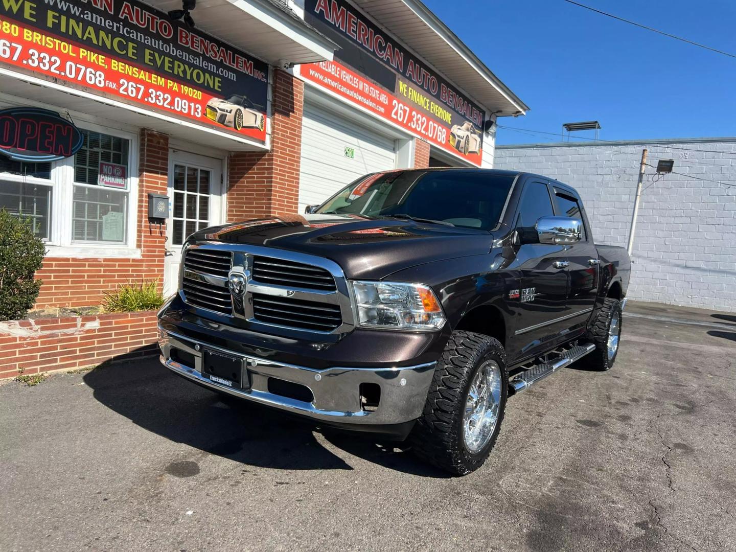 2017 RAM 1500 Crew Cab SLT Pickup in black with 4WD and V8 HEMI engine, featuring a spacious gray interior