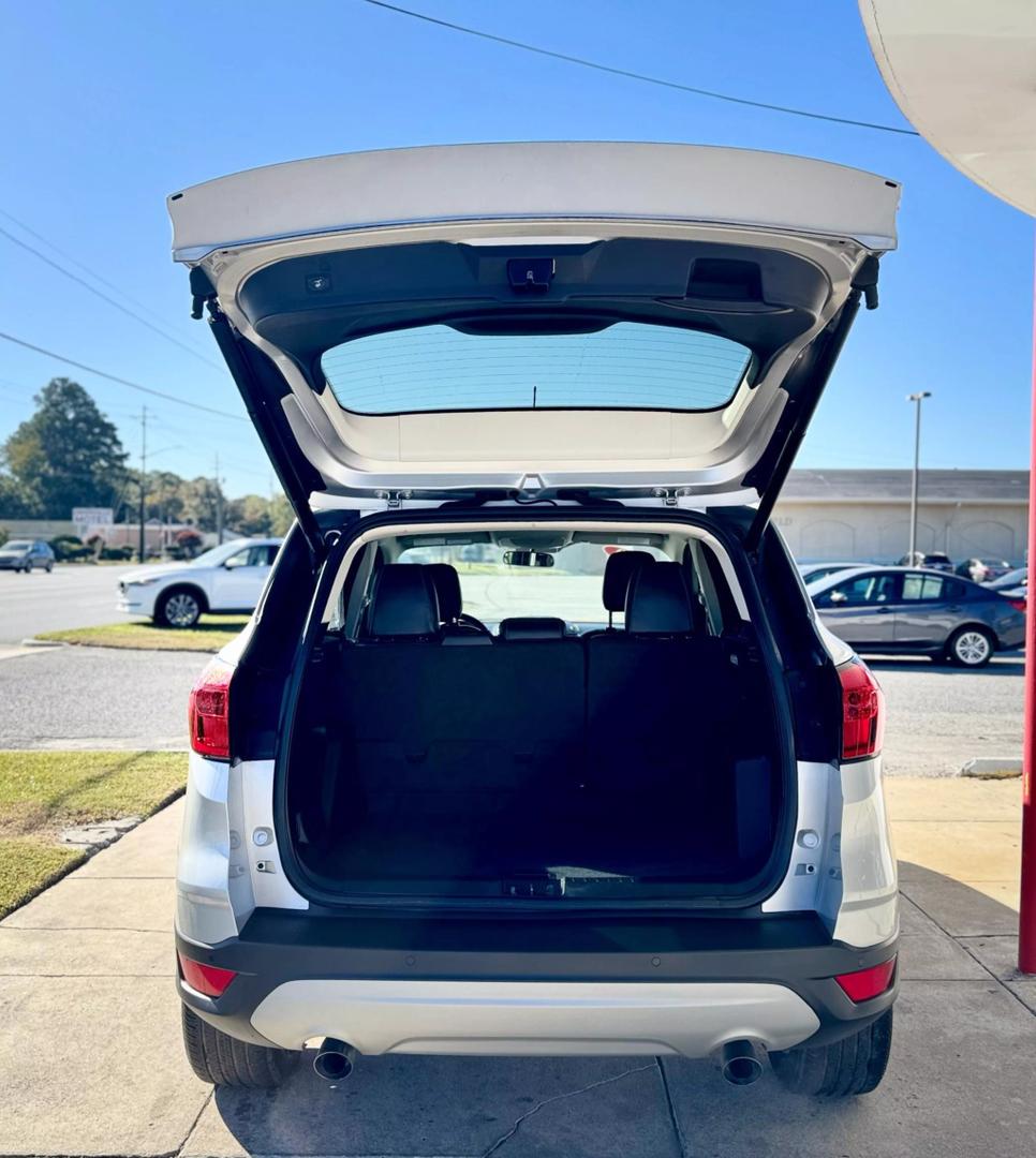 2019 Ford Escape SEL photo 14