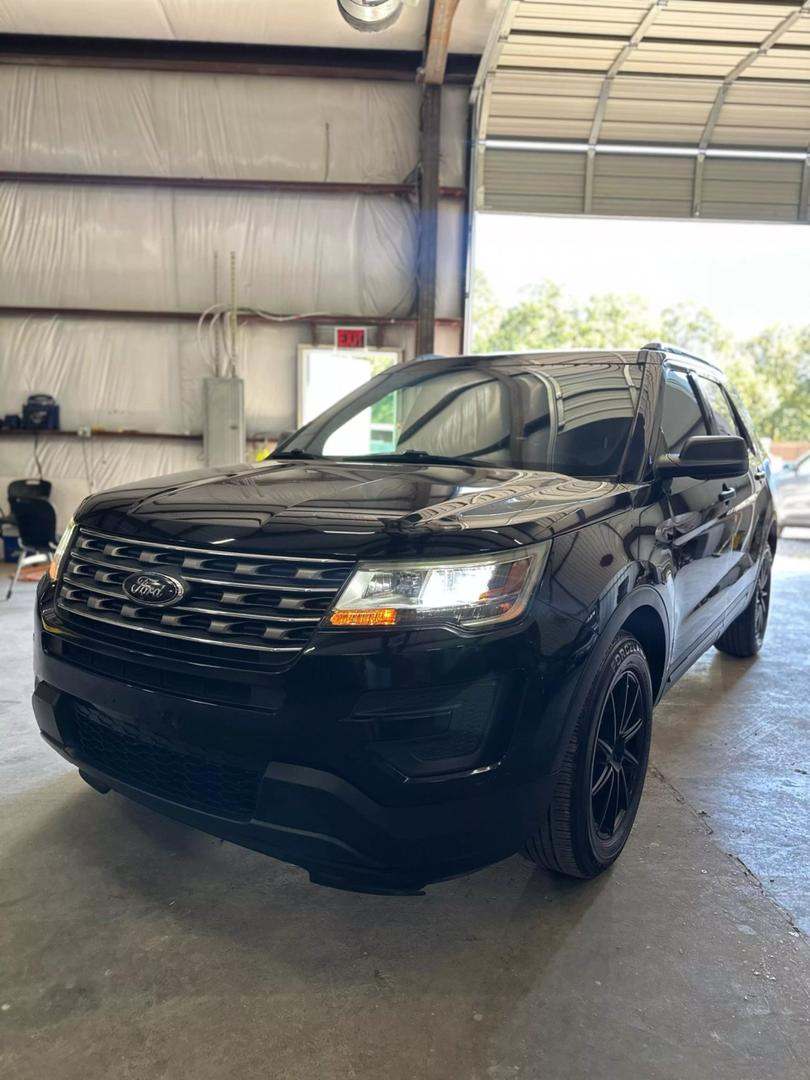 2016 Ford Explorer Base photo 3