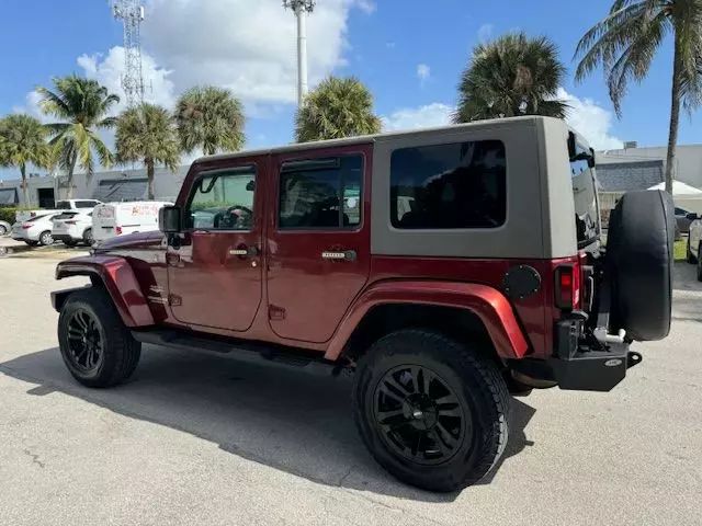 2010 Jeep Wrangler Unlimited Sahara photo 9