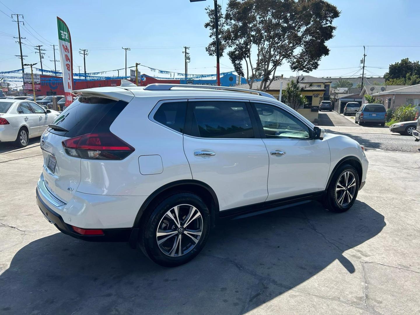 2019 Nissan Rogue SV photo 6