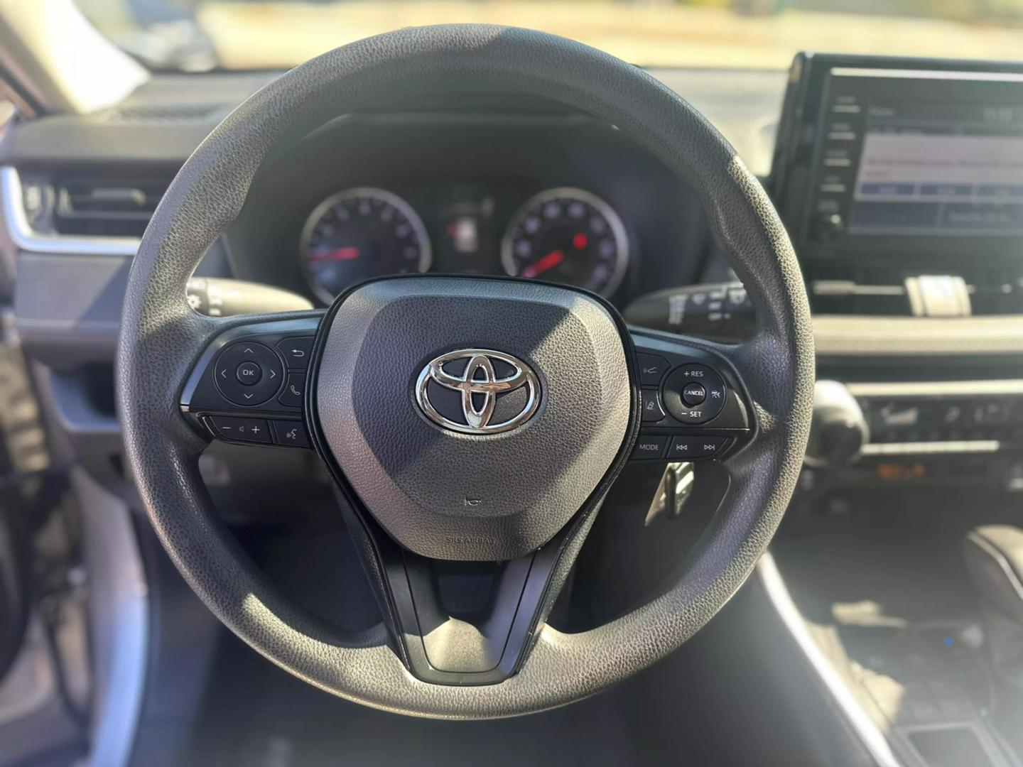 2019 Toyota RAV4 LE photo 9