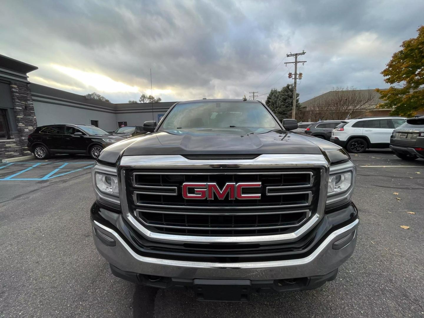 2018 GMC Sierra 1500 SLE photo 3