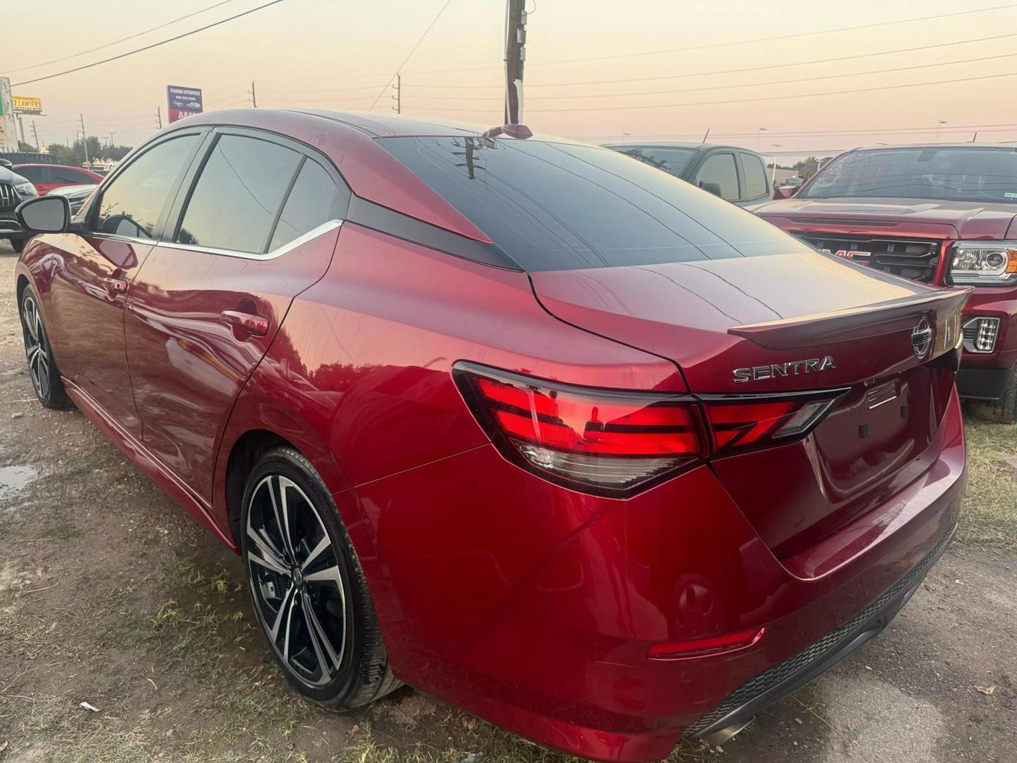 2021 Nissan Sentra SR photo 10