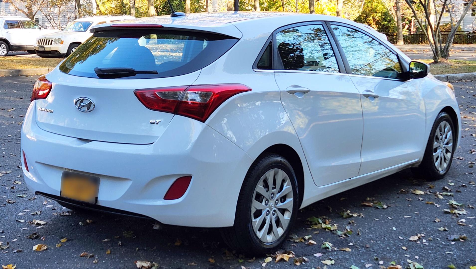 2017 Hyundai Elantra GT GT photo 3