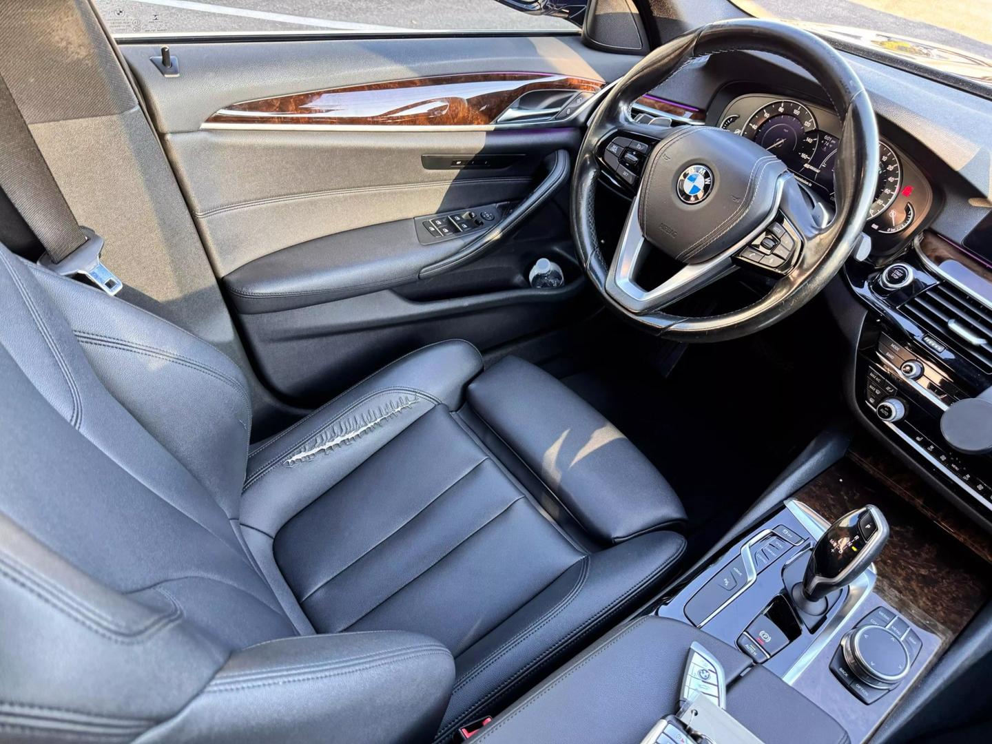 2018 BMW 5 Series 530e photo 19