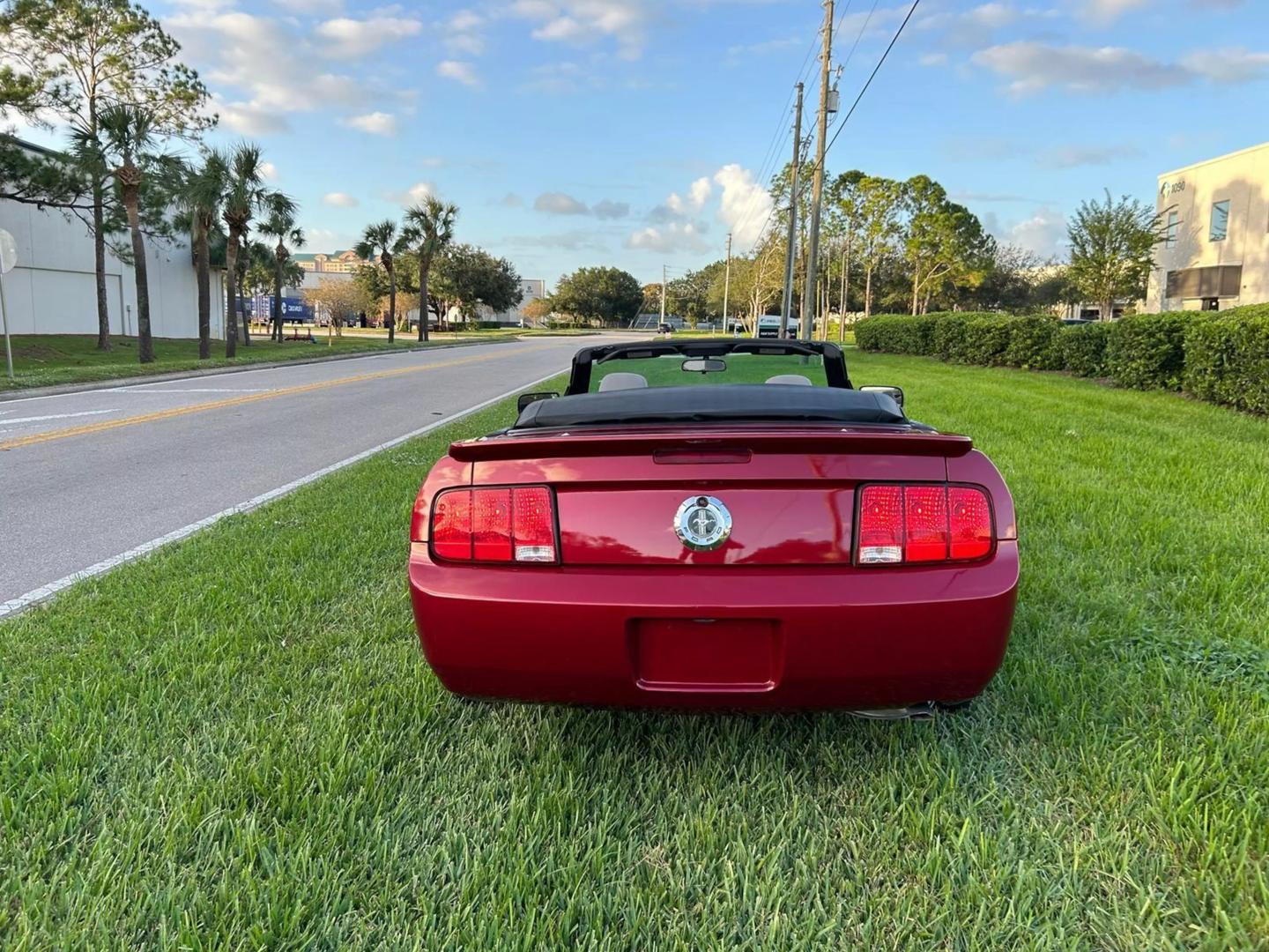 2007 Ford Mustang Premium photo 11