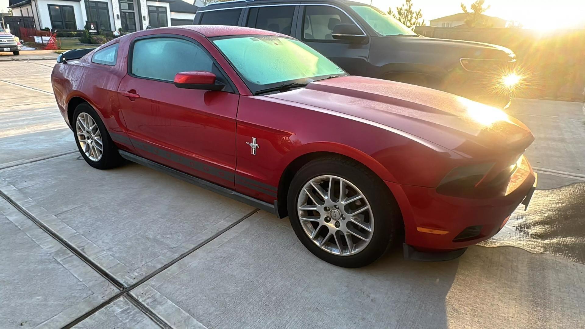 2012 Ford Mustang V6 photo 7