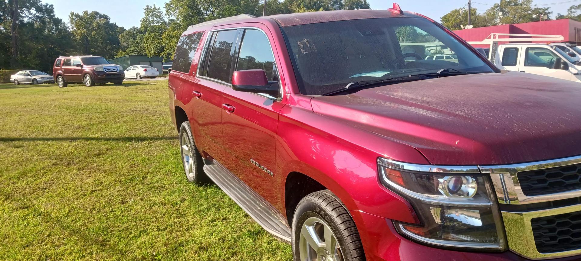 2016 Chevrolet Suburban LT photo 3