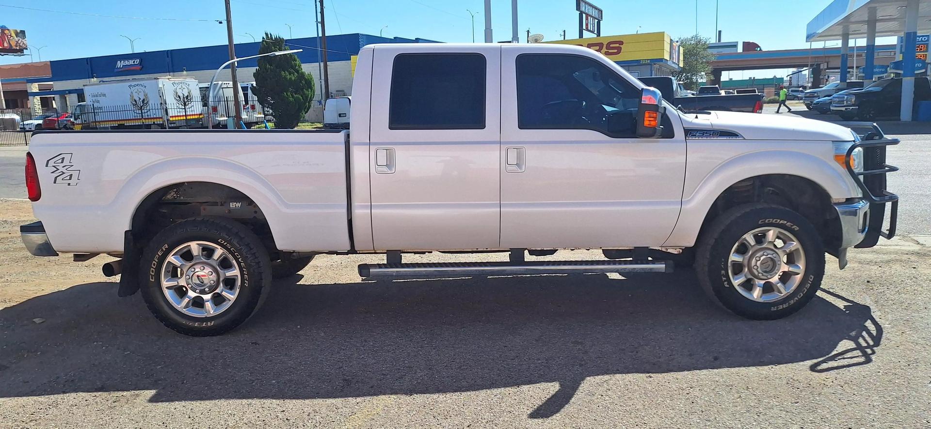 2011 Ford F-350 Super Duty Lariat photo 4