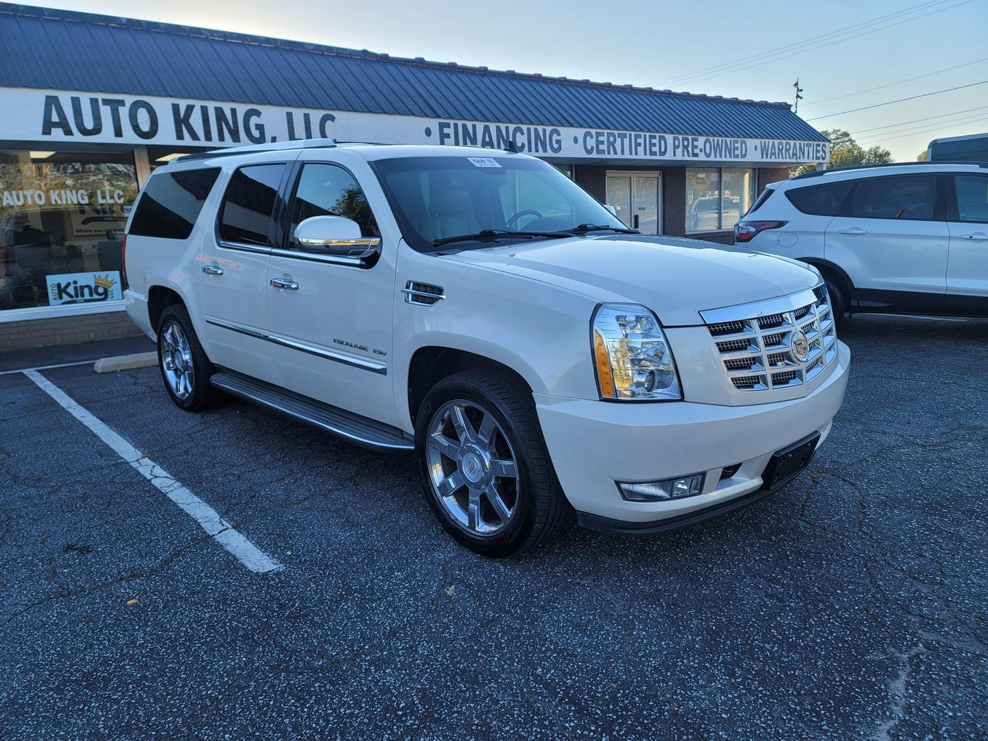 2011 Cadillac Escalade ESV Luxury photo 2