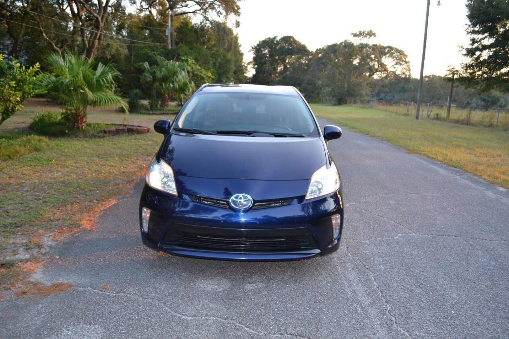 2014 Toyota Prius Four photo 33