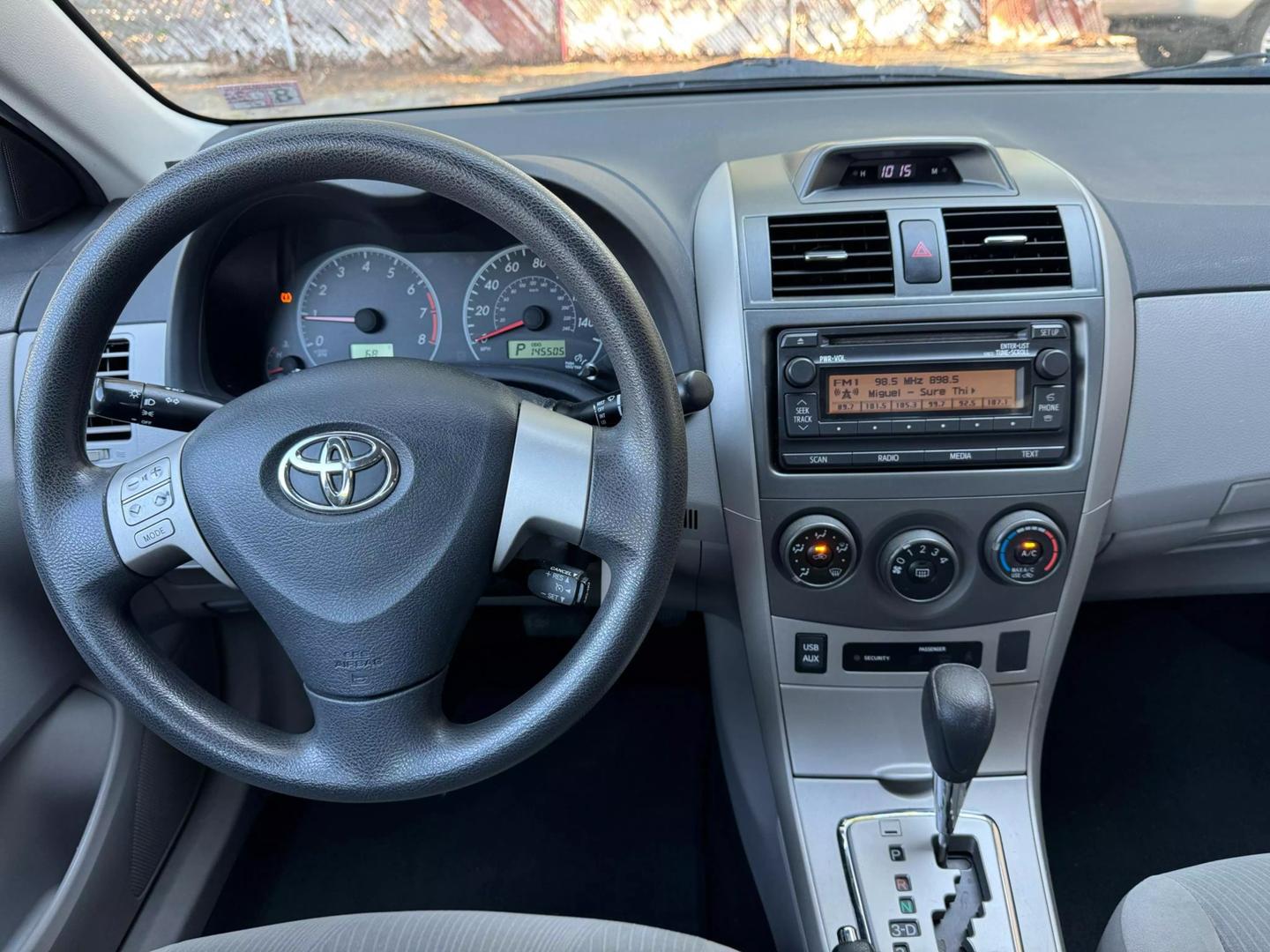 2012 Toyota Corolla LE photo 15