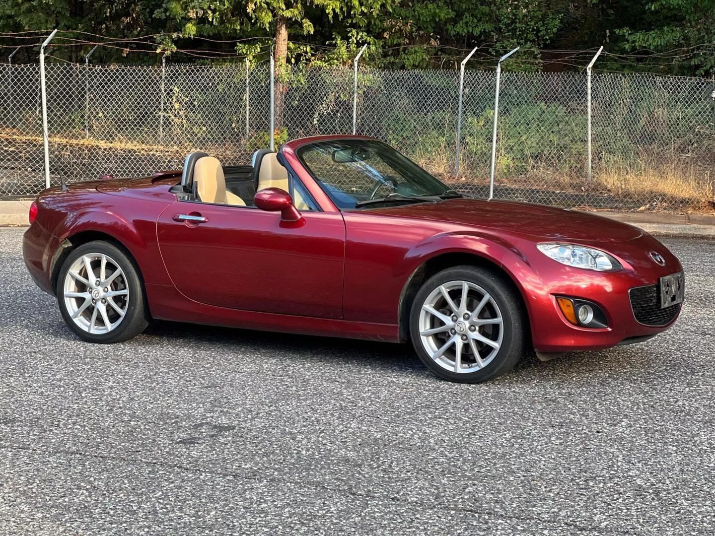 2011 Mazda MX-5 Miata Grand Touring Hard Top photo 17