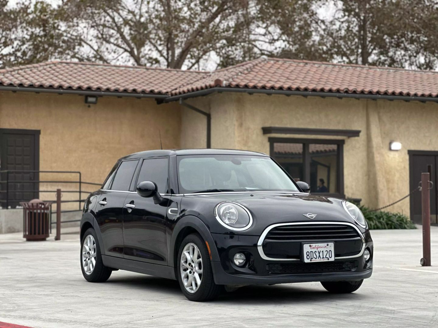 2019 MINI Hardtop 4 Door Oxford Edition's photo