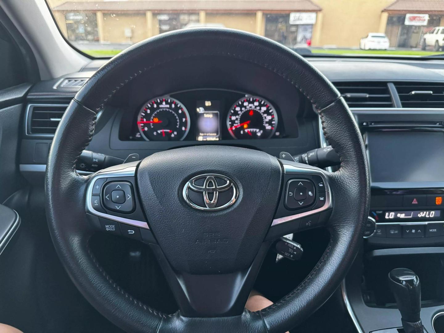 2015 Toyota Camry XSE photo 32