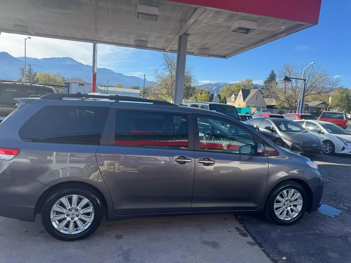 2012 Toyota Sienna XLE photo 11