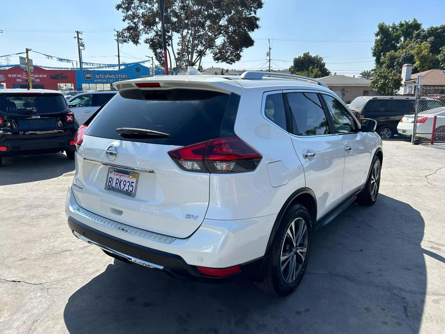 2019 Nissan Rogue SV photo 5