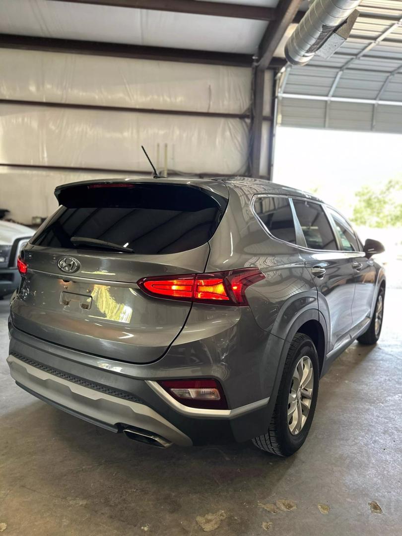 2019 Hyundai Santa Fe SE photo 5