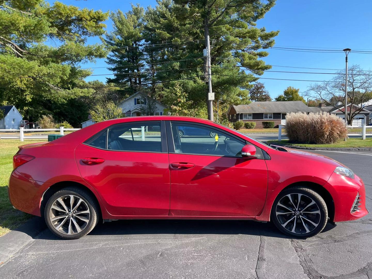 2017 Toyota Corolla SE photo 4