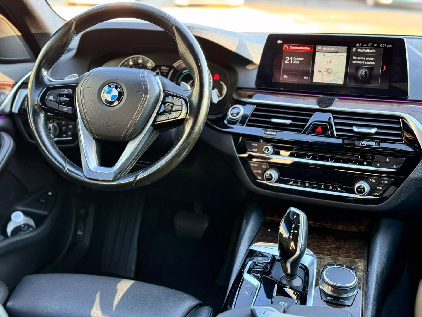 2018 BMW 5 Series 530e photo 23