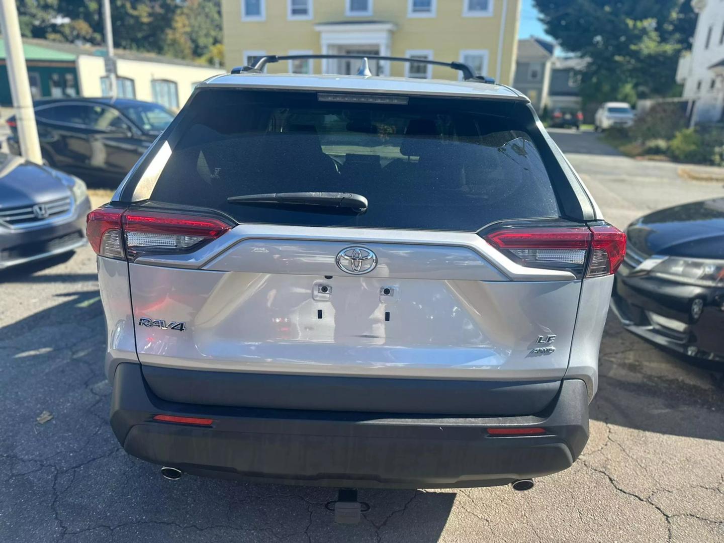 2019 Toyota RAV4 LE photo 6