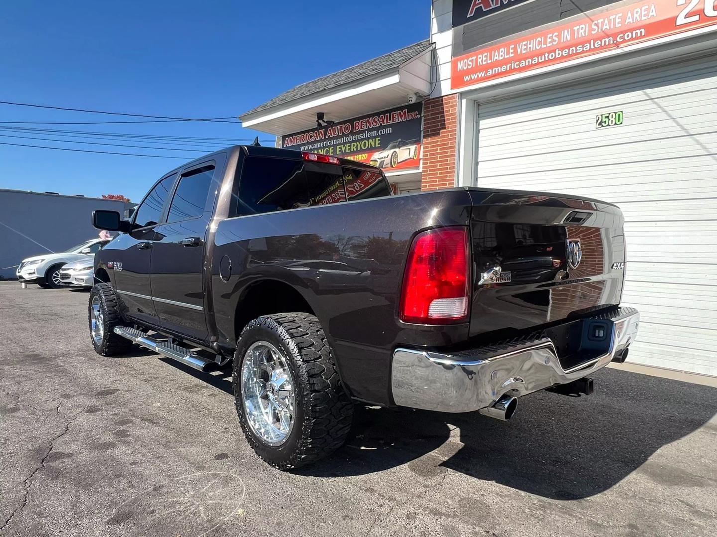 2017 RAM 1500 Crew Cab SLT Pickup in black with 4WD and V8 HEMI engine, featuring a spacious gray interior