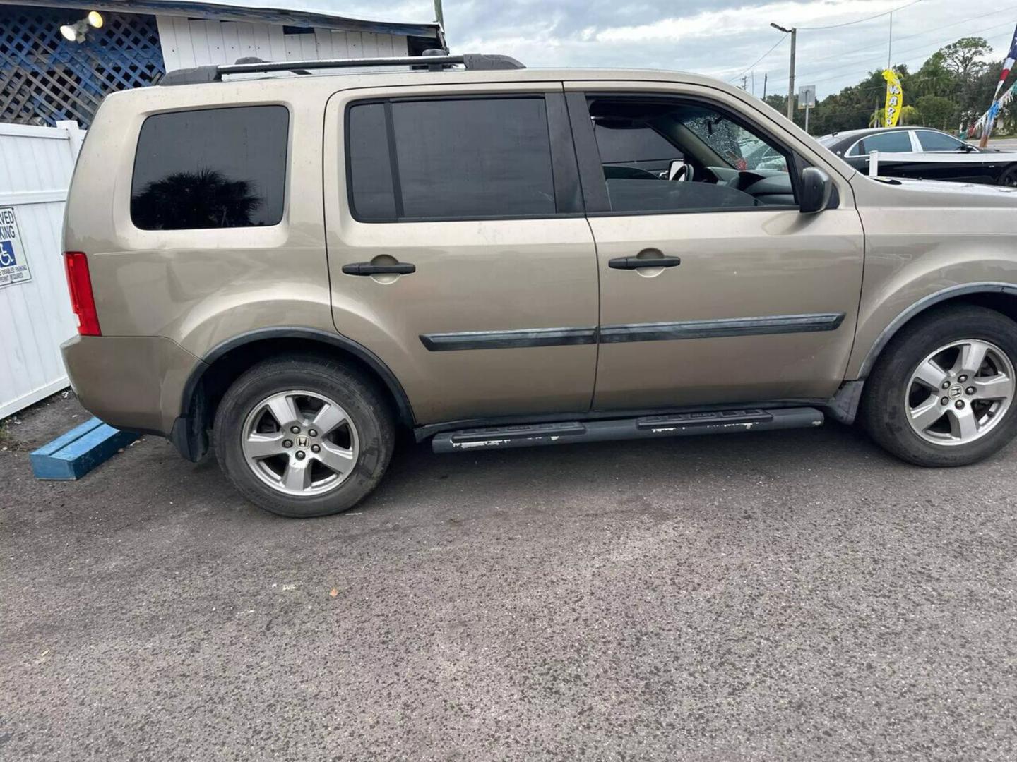 2010 Honda Pilot LX photo 8