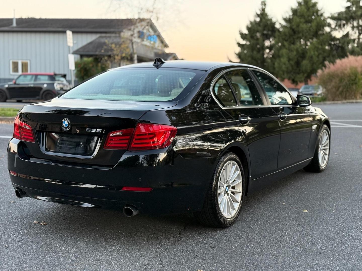 2012 BMW 5 Series 535i photo 11