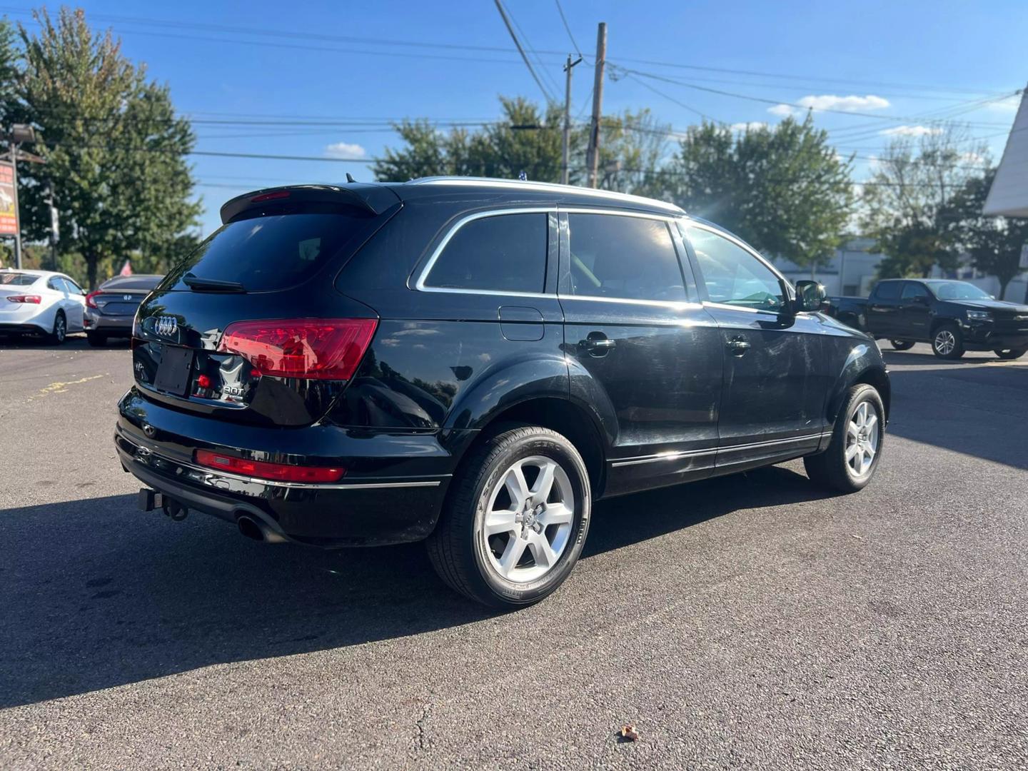 2015 Audi Q7, luxury SUV with a sleek design, bold grille, and elegant lines, showcasing sophistication and performance.