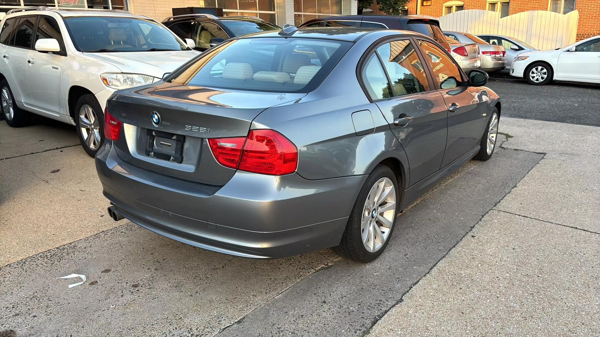 2011 BMW 3 Series 328i photo 13