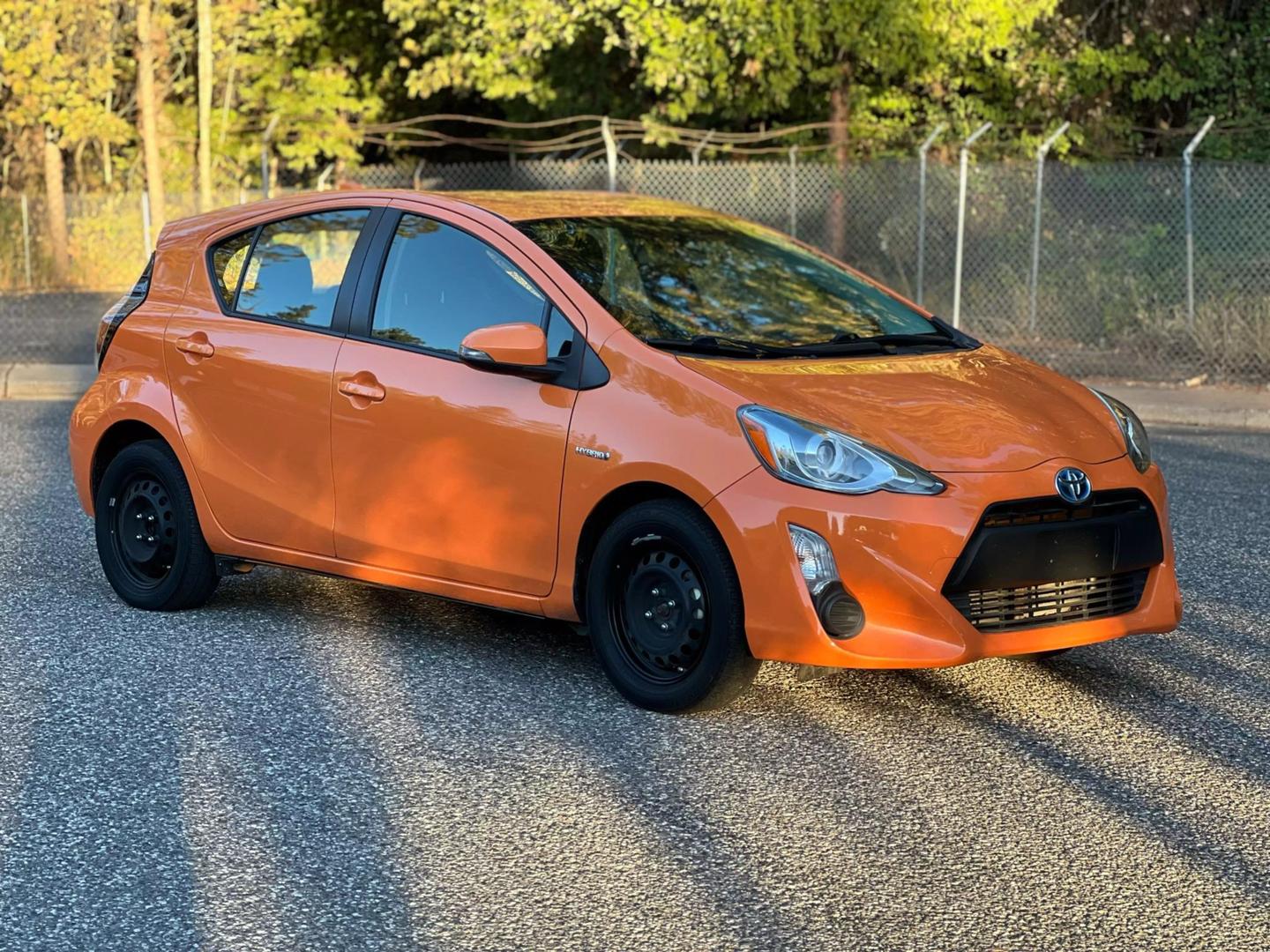 2015 Toyota Prius c One photo 4