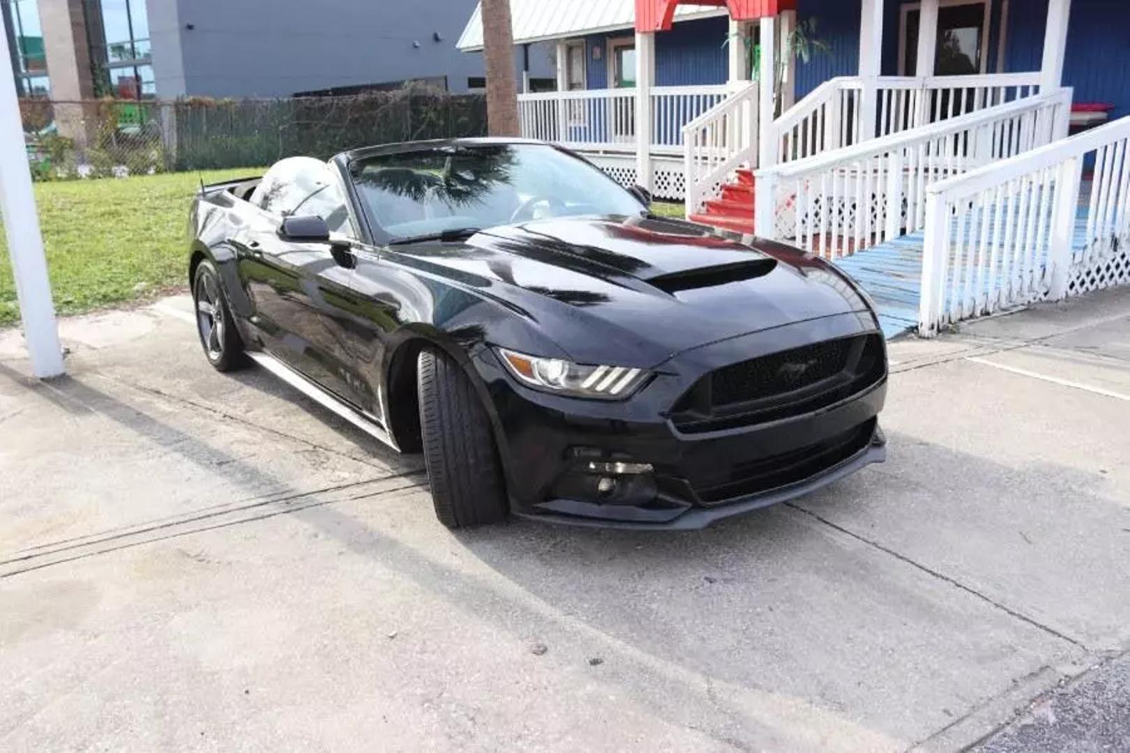 2016 Ford Mustang V6 photo 2