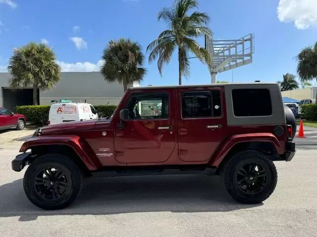 2010 Jeep Wrangler Unlimited Sahara photo 11