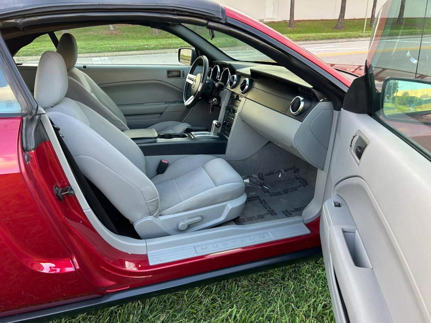 2007 Ford Mustang Premium photo 20