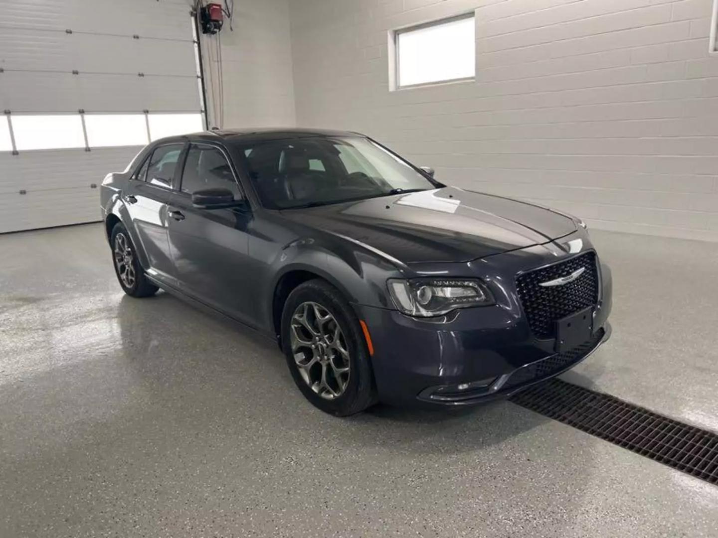 2016 Chrysler 300 S photo 10