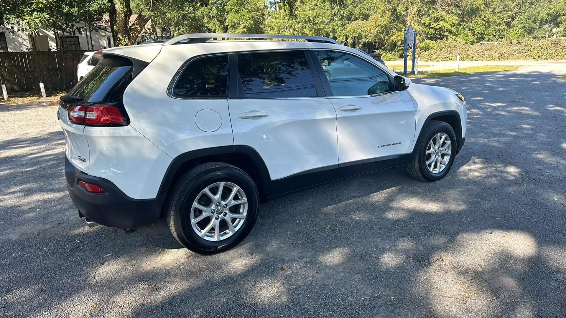 2014 Jeep Cherokee Latitude photo 9