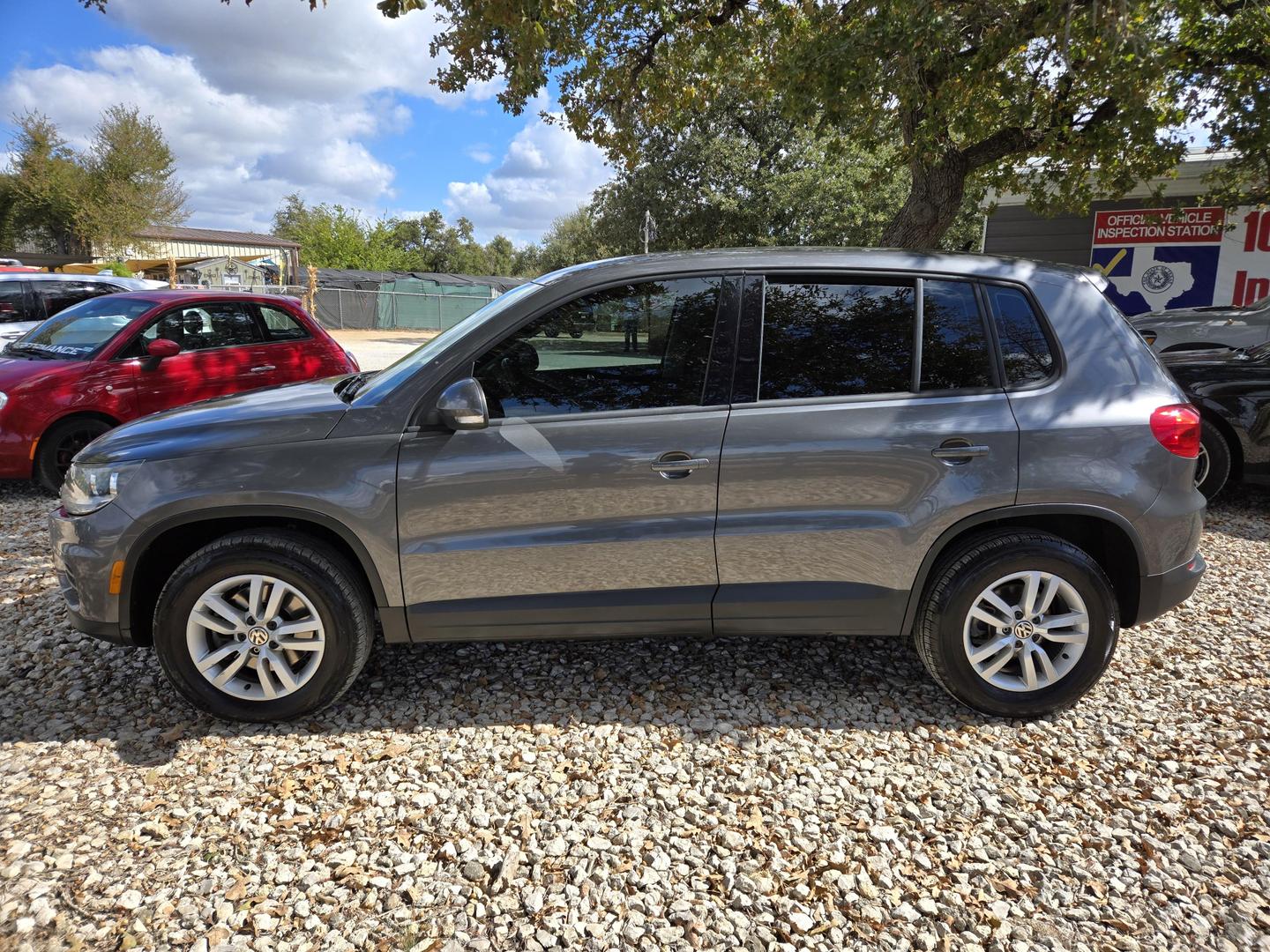 2013 Volkswagen Tiguan S photo 2