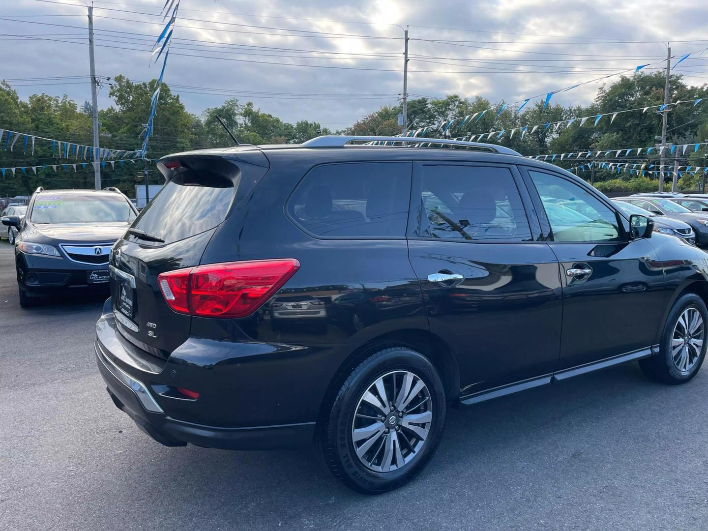 2017 Nissan Pathfinder SL photo 16